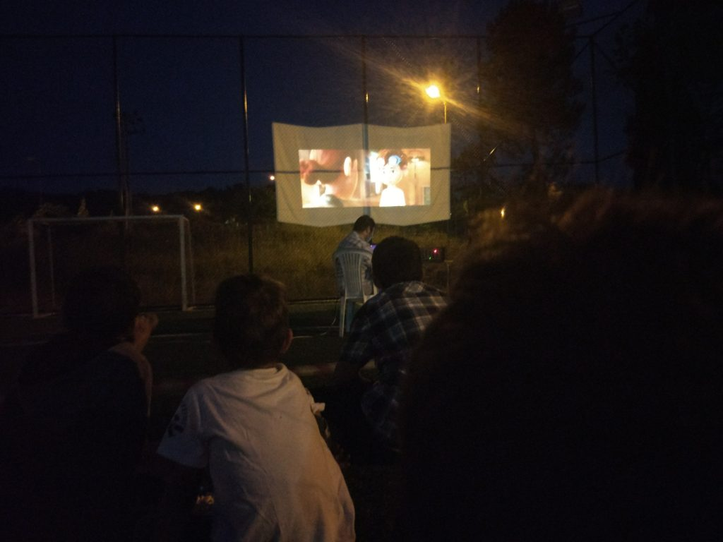 Mahallemizde açık hava sineması